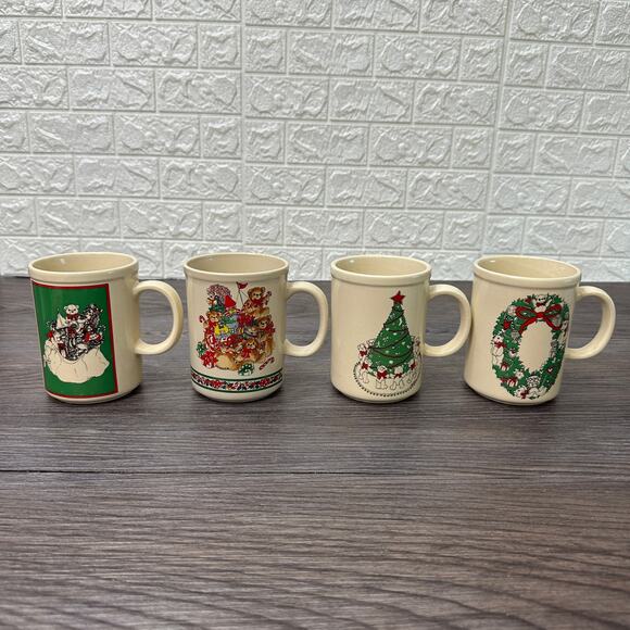 Lucy And Me Enesco Christmas Coffee Mug White Ceramic Cup Set of 4 Vtg 80s Retro - Picture 3 of 6